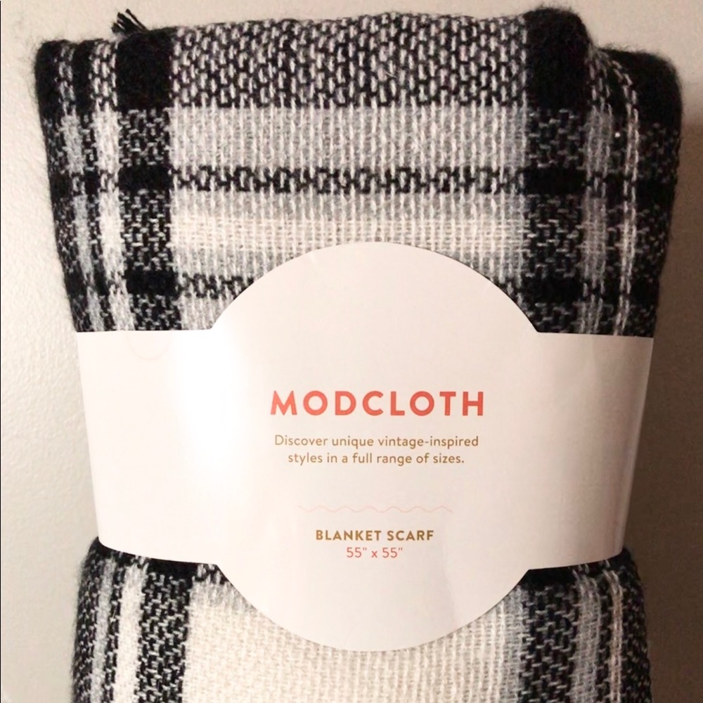 Mod Cloth Black + White Scarf